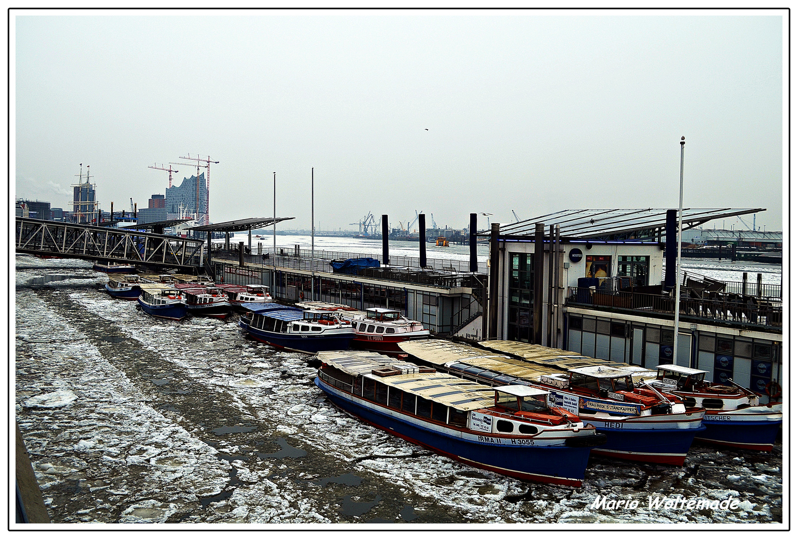 Hamburg Landungsbrücken im Winter II