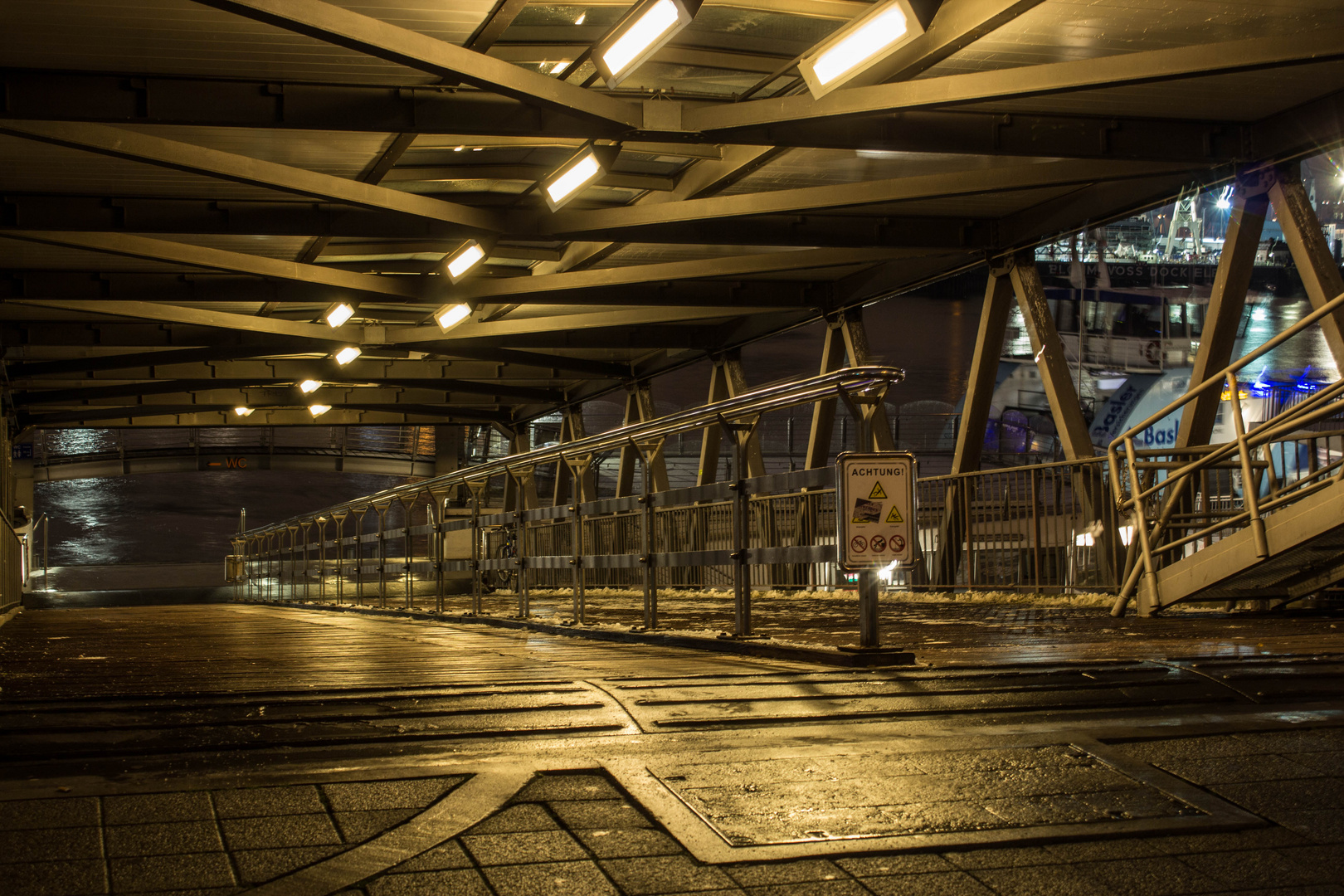 Hamburg Landungsbrücken @ Night