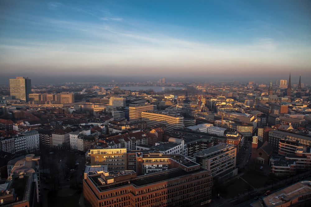 Hamburg Langer Schatten vom Michel