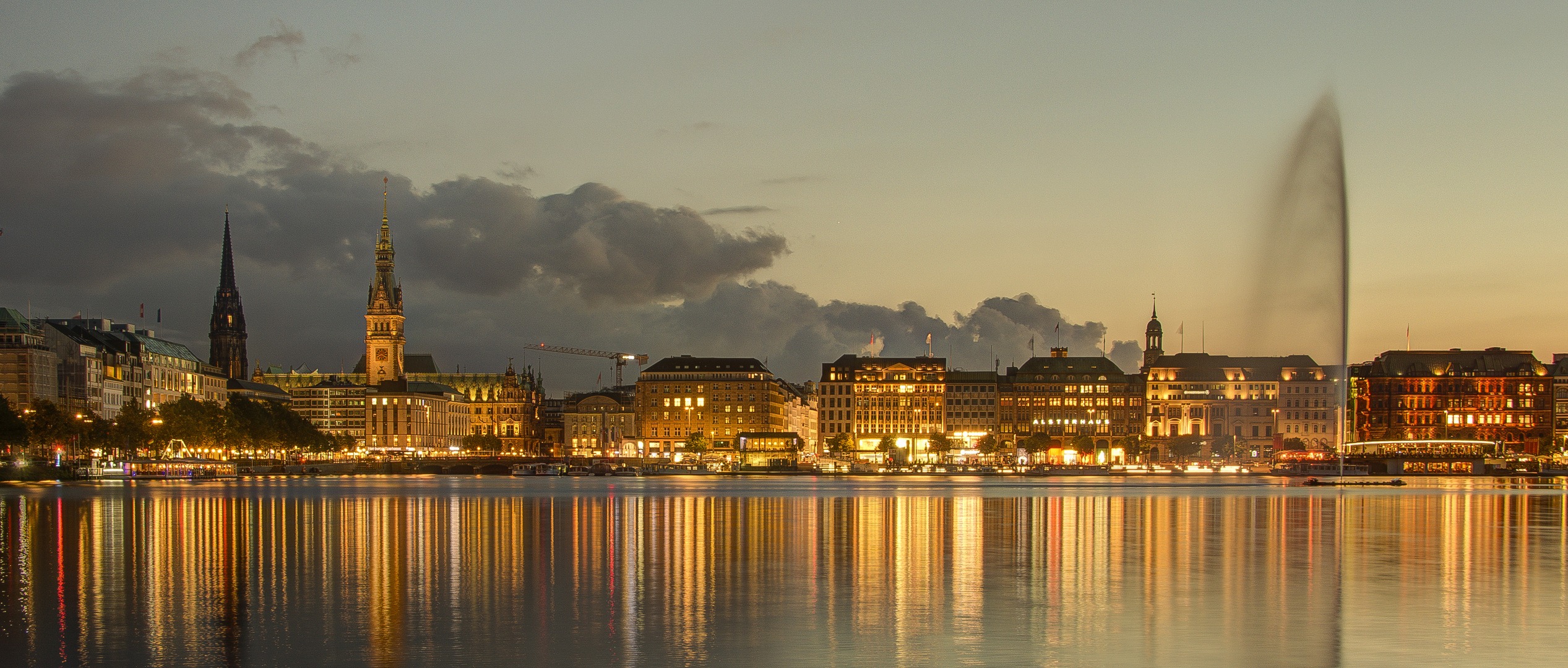 Hamburg - Lombardsbrücke - View on Innenalster - 01