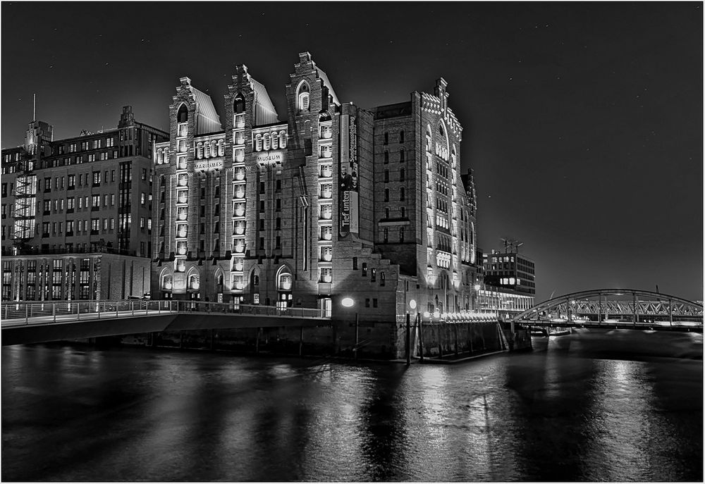 Hamburg Maritimes Museum HDR sw