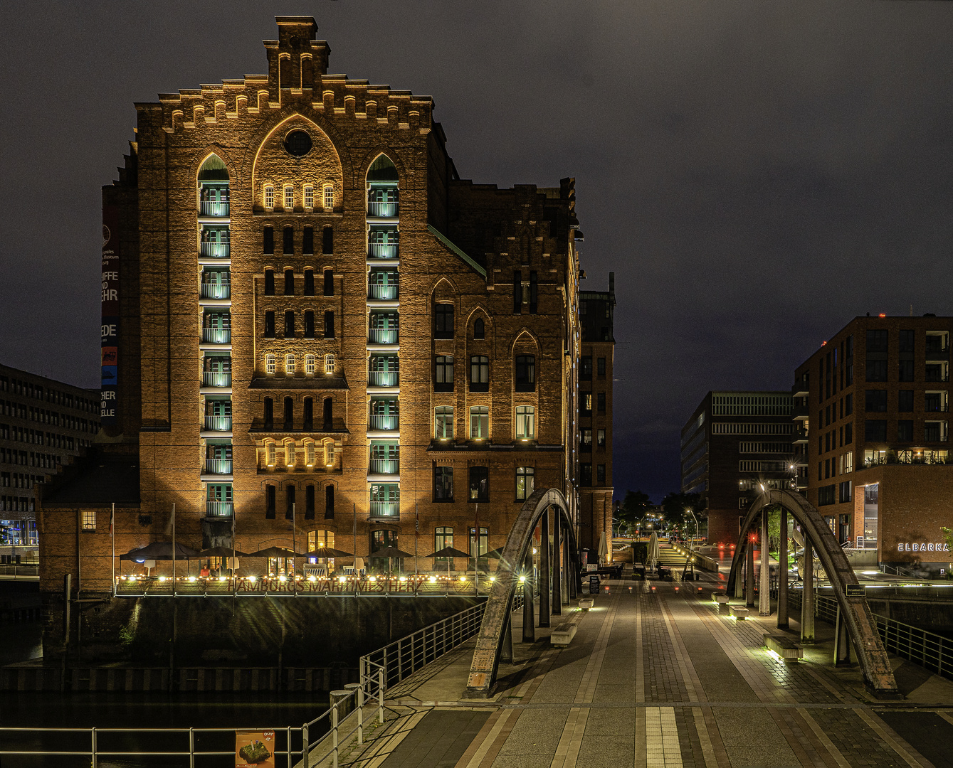 Hamburg. Maritimes Museum mit Busanbrücke.