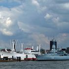 Hamburg mit Fregatte