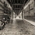 Hamburg - Motorroller in der Speicherstadt