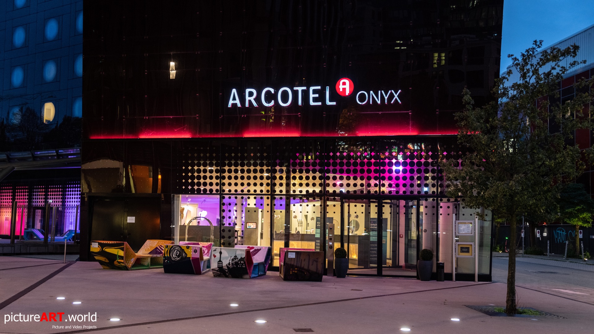 Hamburg - Nachts auf St. Pauli Reepbahn- Arcotel Onyx