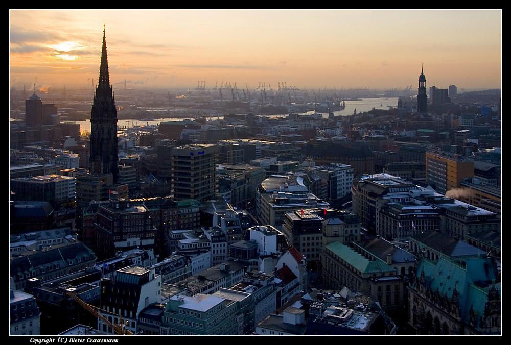 Hamburg, Nikolaikirche, Michel und Hafen - View at some Churches and over the harbour