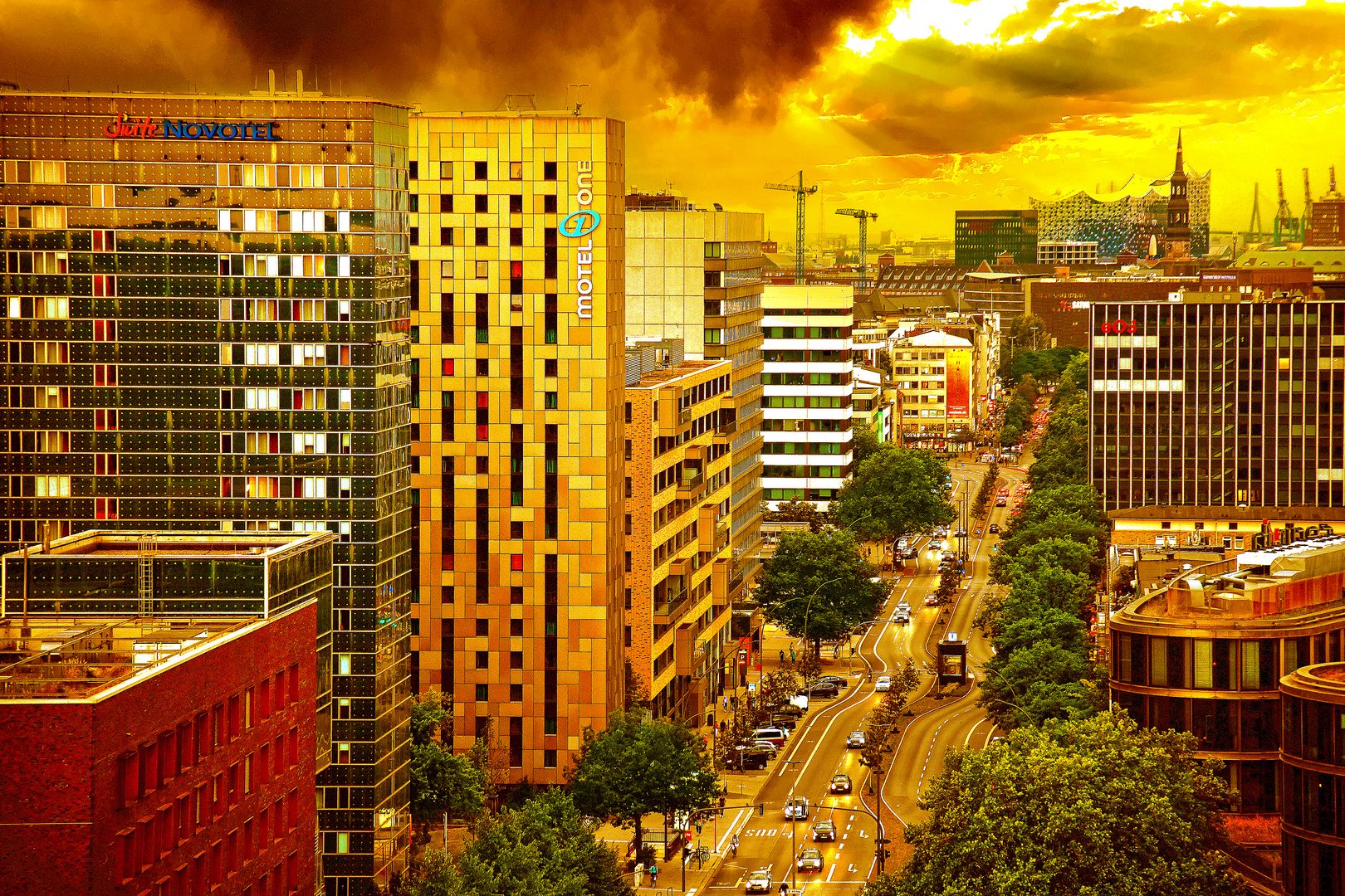 Hamburg Panorama - Goldene Stadt mit Blick auf den Steindamm - Foto Michael B. Rehders_Hamburg 2022