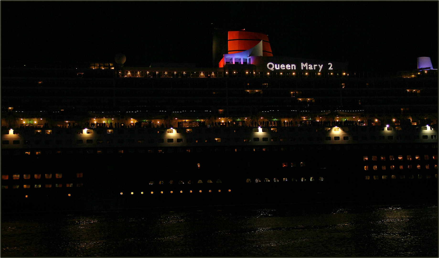 Hamburg ... Queen Mary 2 Sonntag , 15.Juli 2012 ... 3:58 Uhr