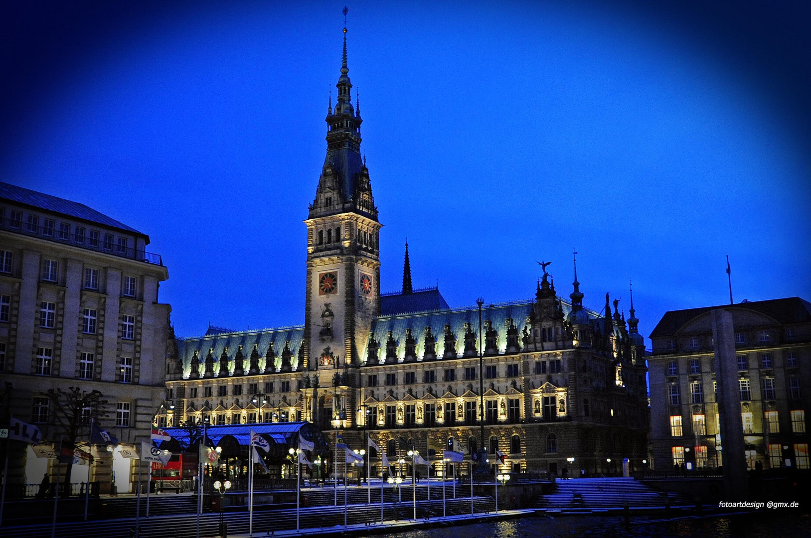 Hamburg Rathaus bei Dämmerung