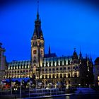 Hamburg Rathaus bei Dämmerung