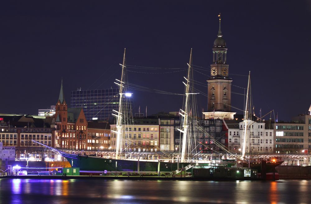 Hamburg — Rickmer Rickmers bei Nacht