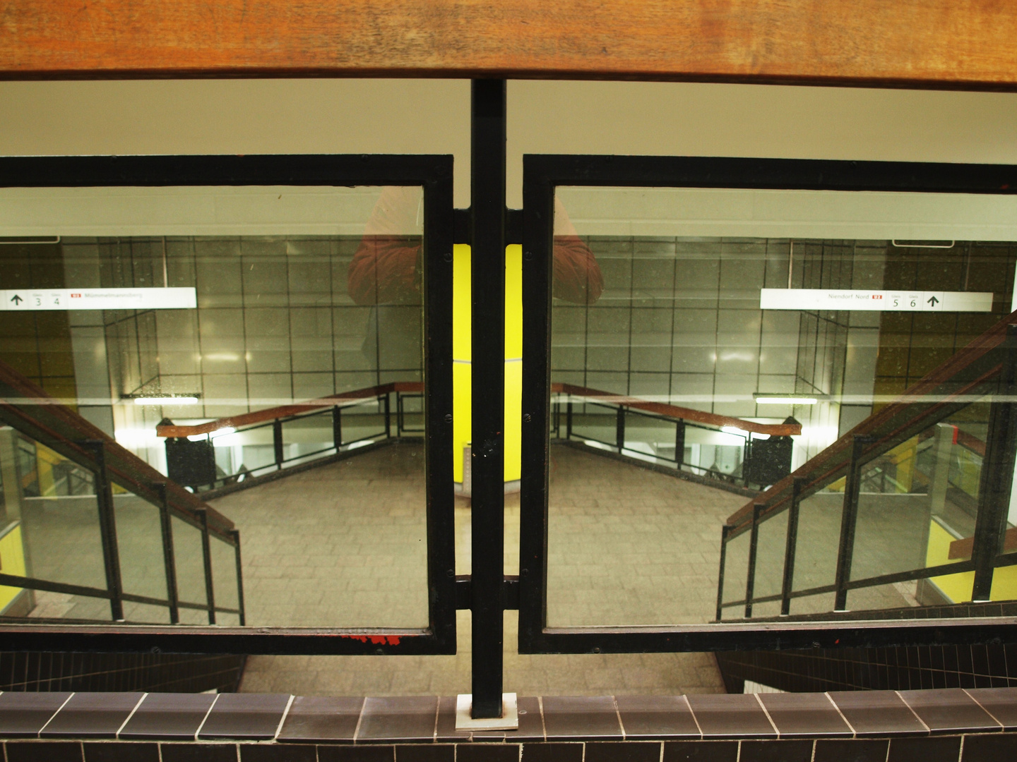 Hamburg S-Bahn Jungfernstieg Blick auf Treppe