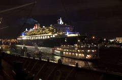 Hamburg sagt: „Tschüs, QM2!" 10