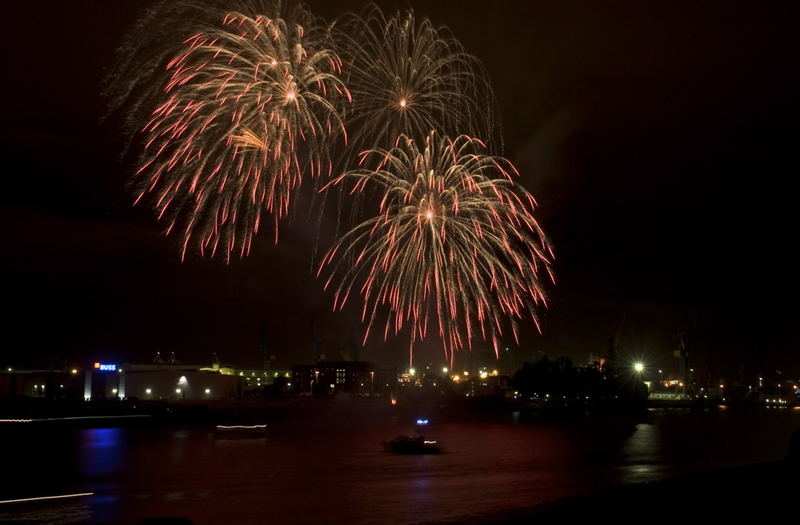 Hamburg sagt: „Tschüs, QM2!" 7