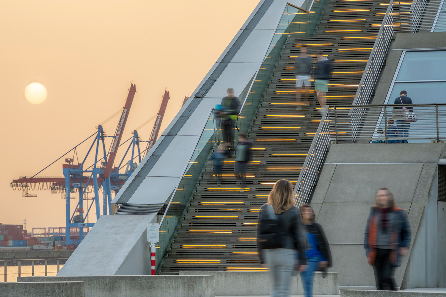 Hamburg Sonne durch Sahara-Staub