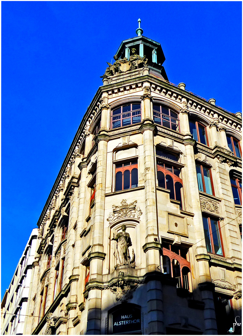 Hamburg Spaziergang - Eckhaus i der Straße Alstertor