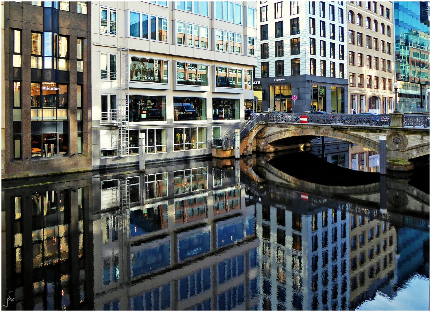 Hamburg - Spaziergang - Fleetspiegelung