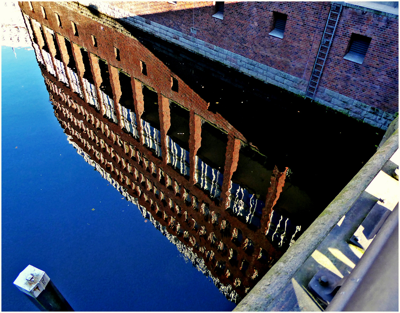 Hamburg - Spaziergang - Fleetspiegelung