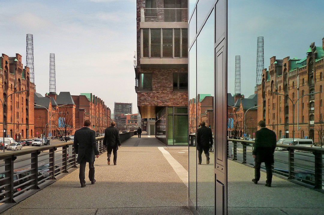 Hamburg, Speicherstadt im Spiegel der Hafencity