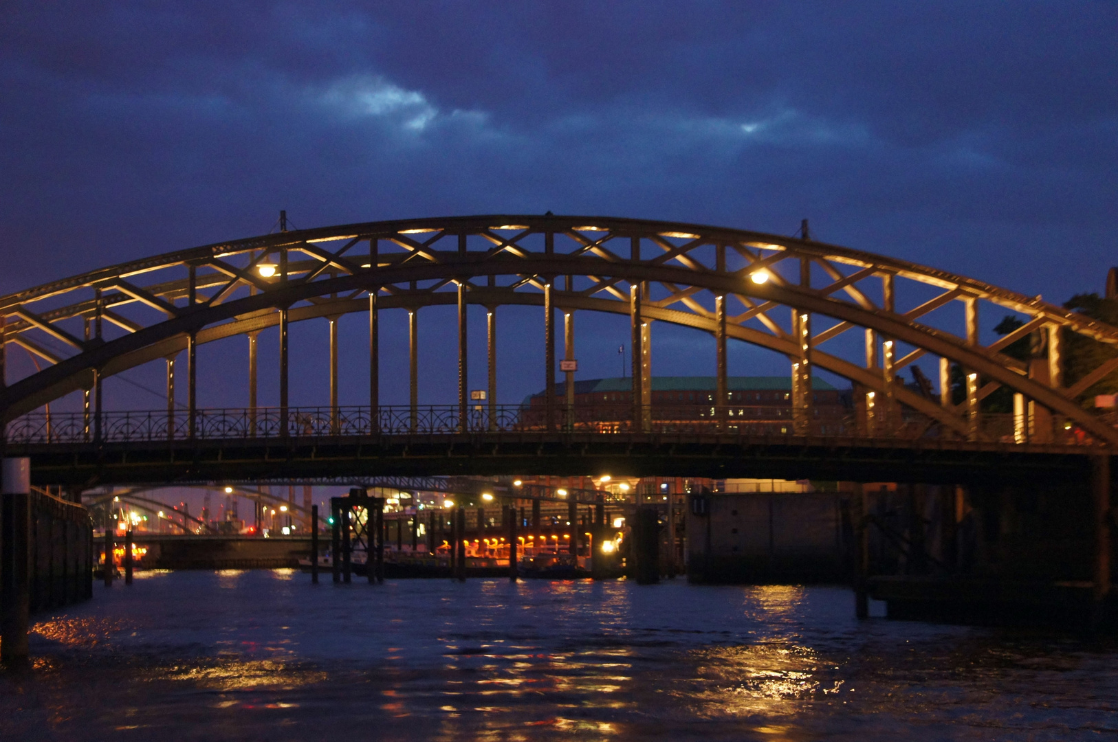 Hamburg Speicherstadt Lichterfahrt bei Nacht