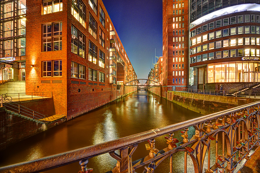 Hamburg-Speicherstadt mit Liebesschlössern