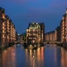 Hamburg - Speicherstadt Panorama zur blauen Stunde