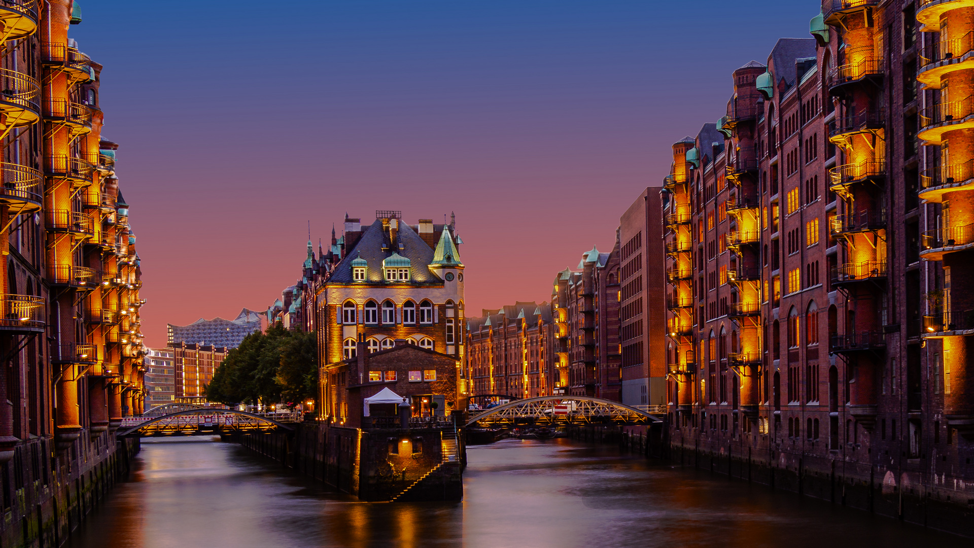 Hamburg. Speicherstadt. Wasserschlösschen.