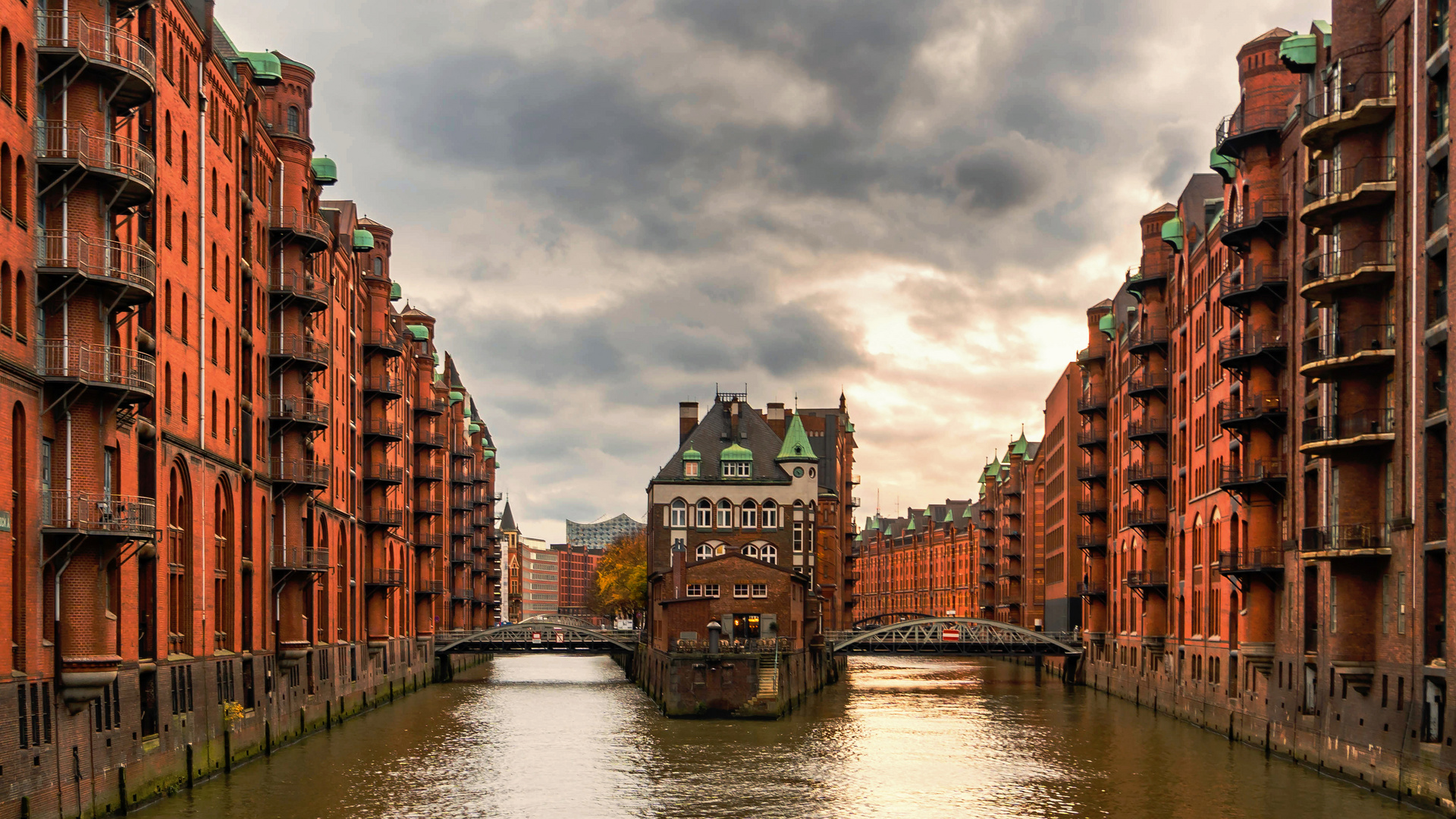 Hamburg, Speicherstadt, Wasserschloss, Format 16x9