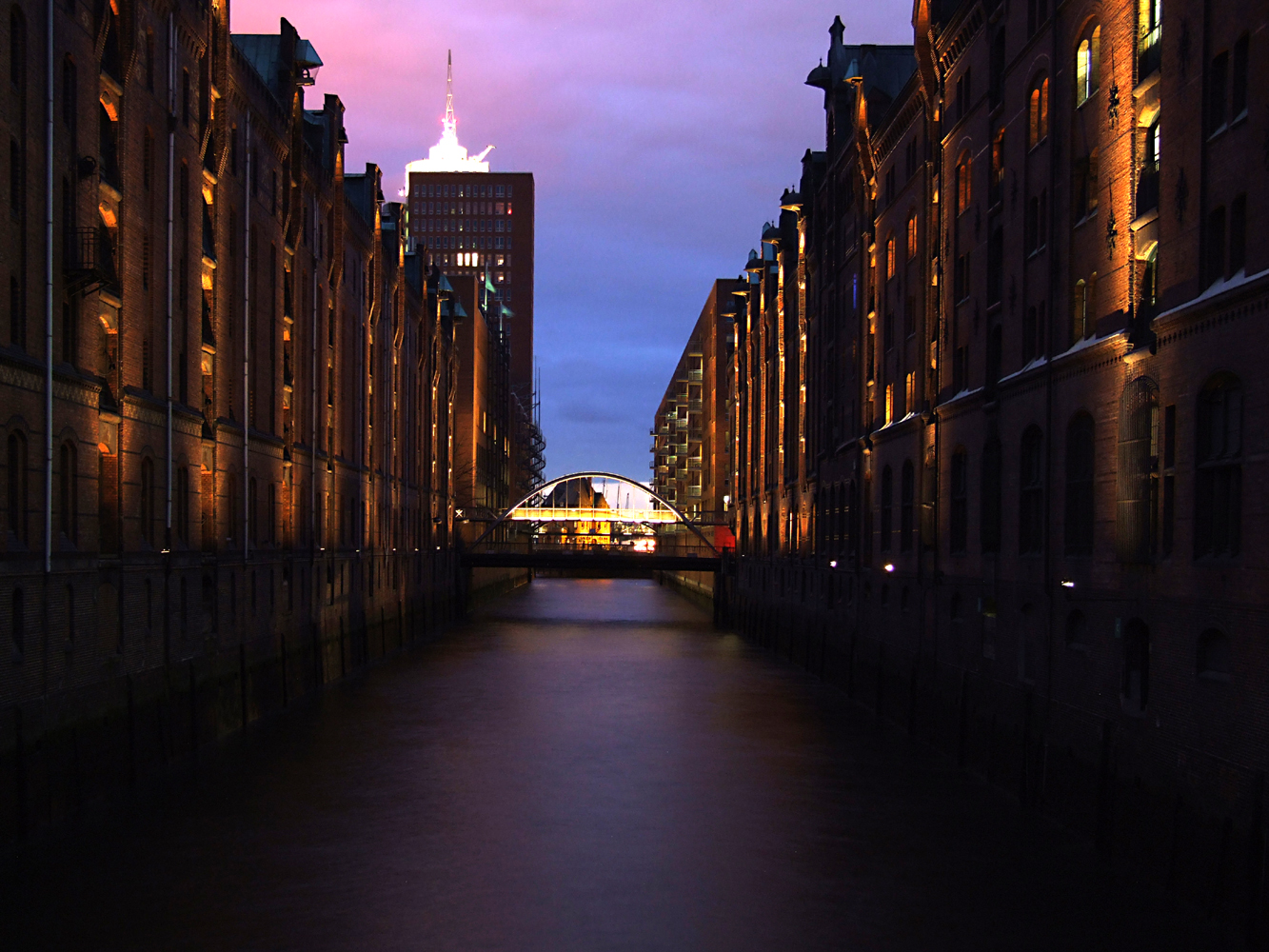 Hamburg Speicherstadt zur "roten" Stunde