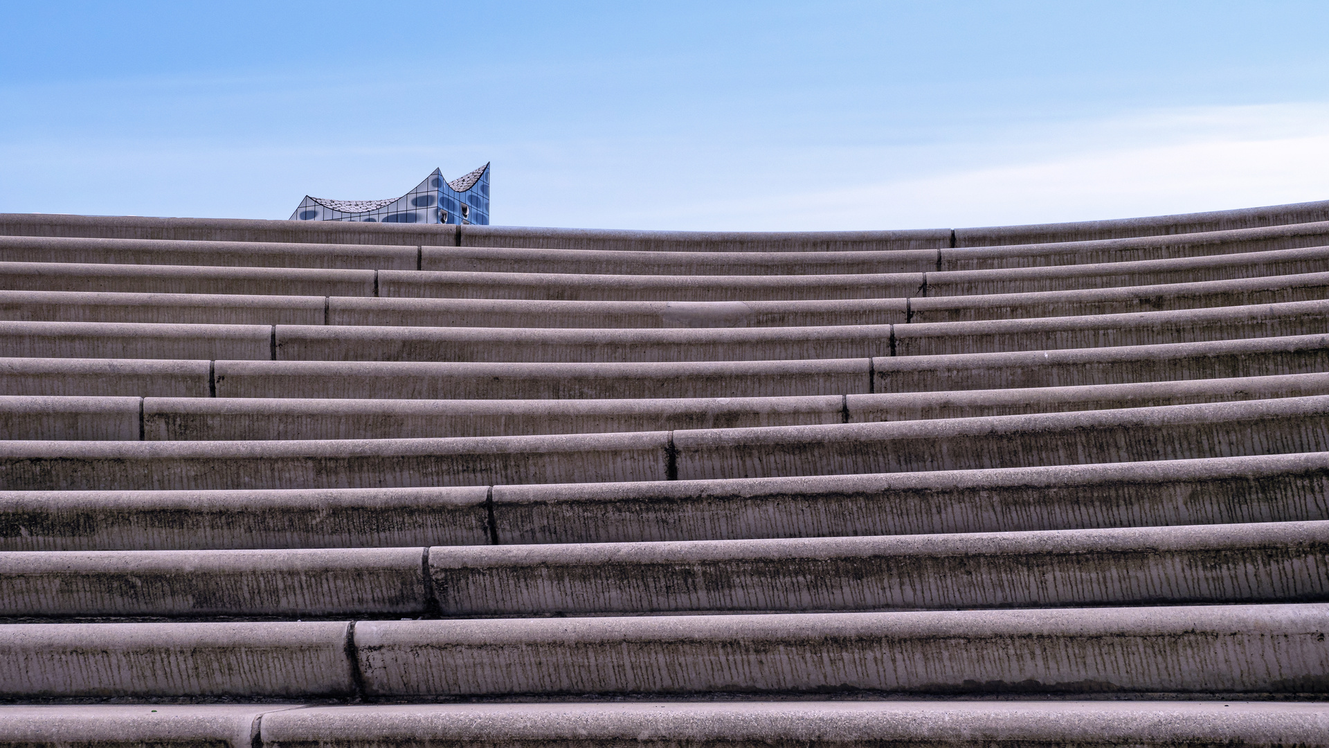 Hamburg. Stairway to Elphi. Elbpromenade.