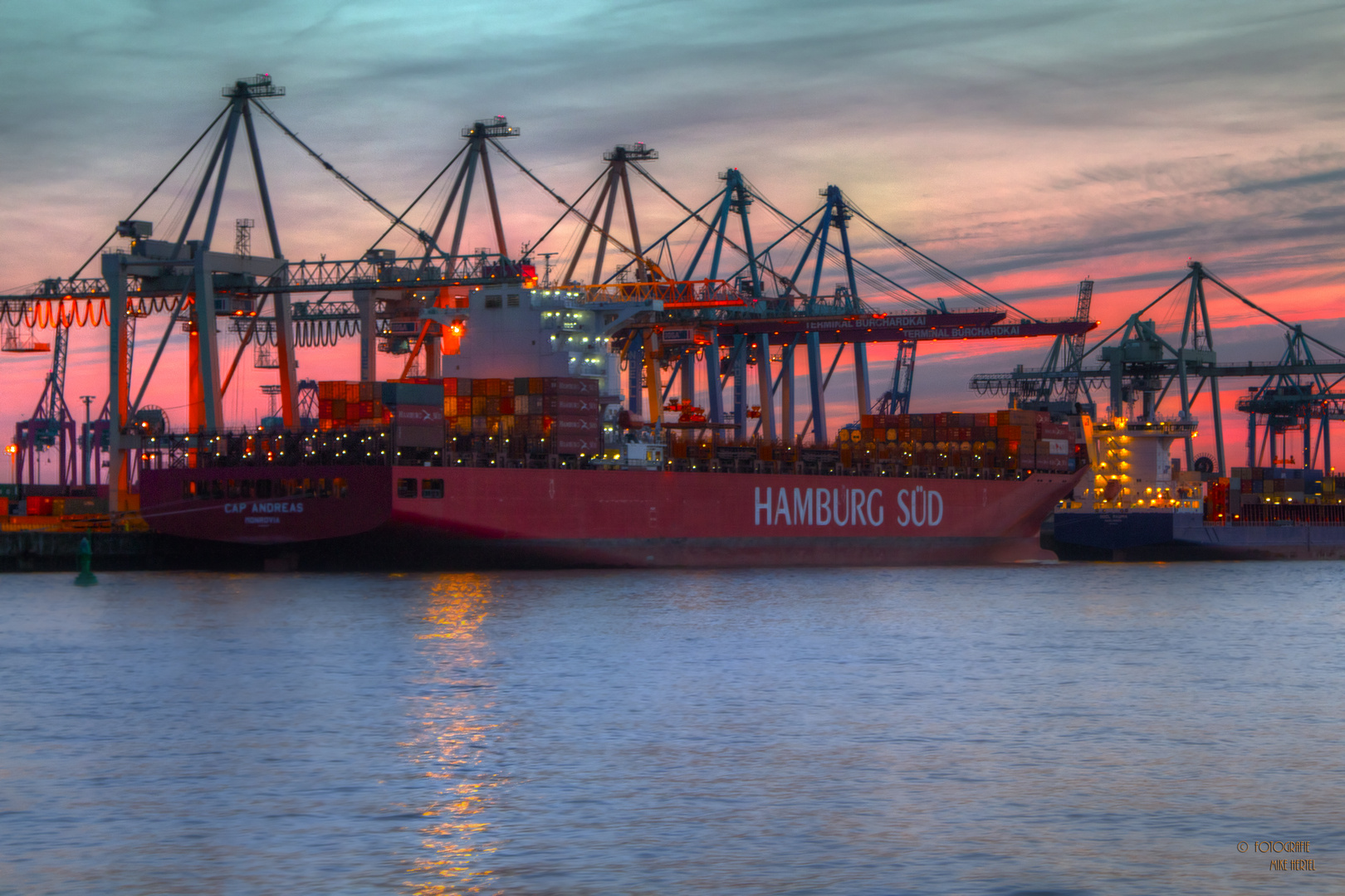 Hamburg SÜD am Hafen