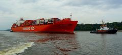 hamburg süd rio madeira wird in den hafen gelotst