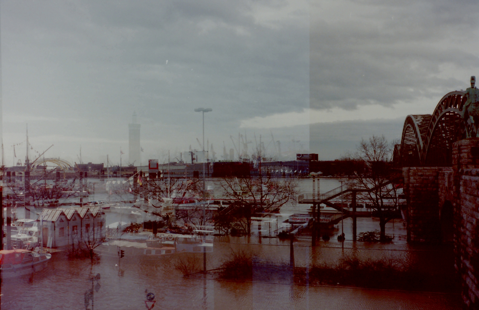 Hamburg und Hochwasser Köln mit Messeturm 1995