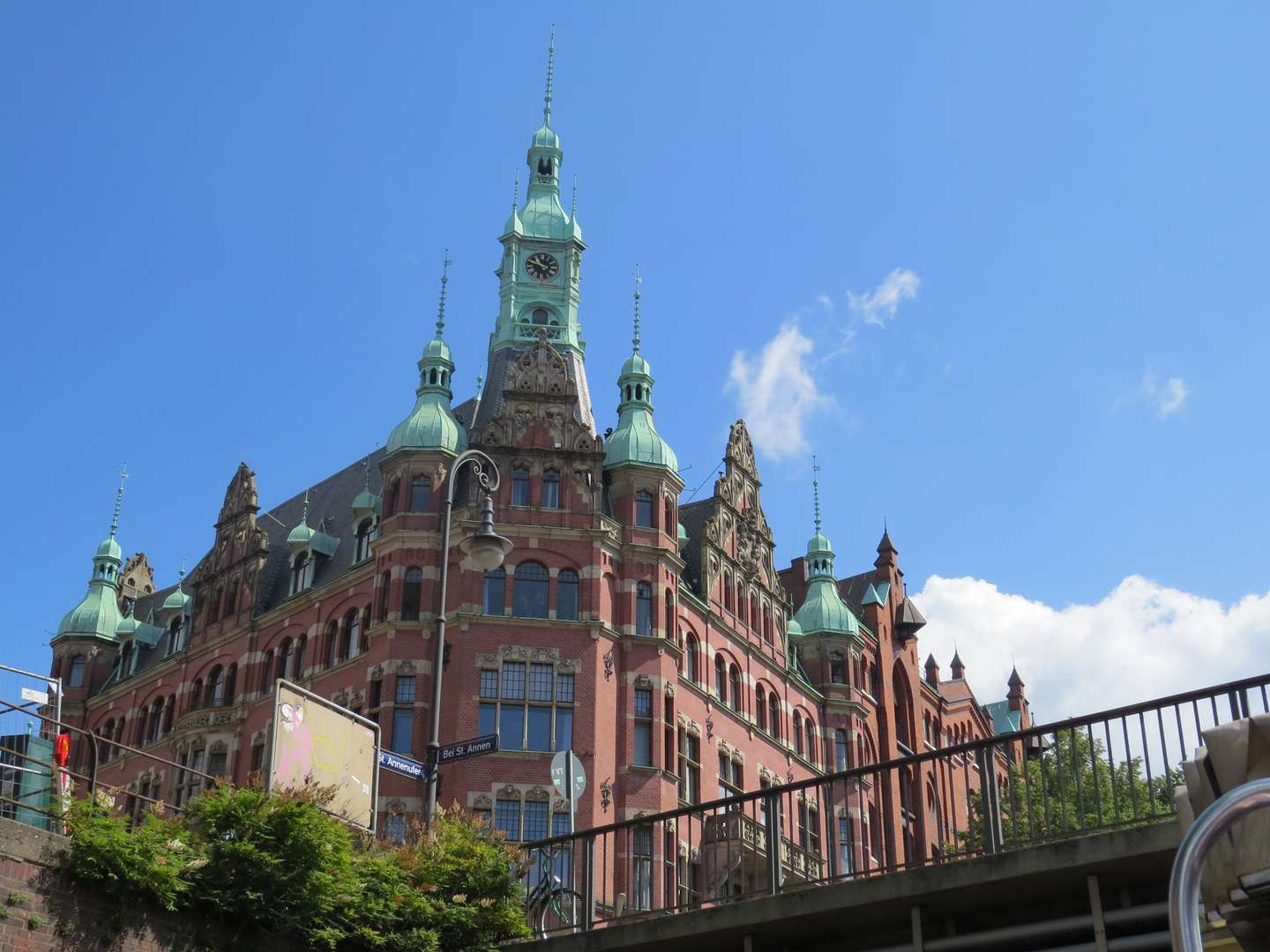 Hamburg vom Wasser aus