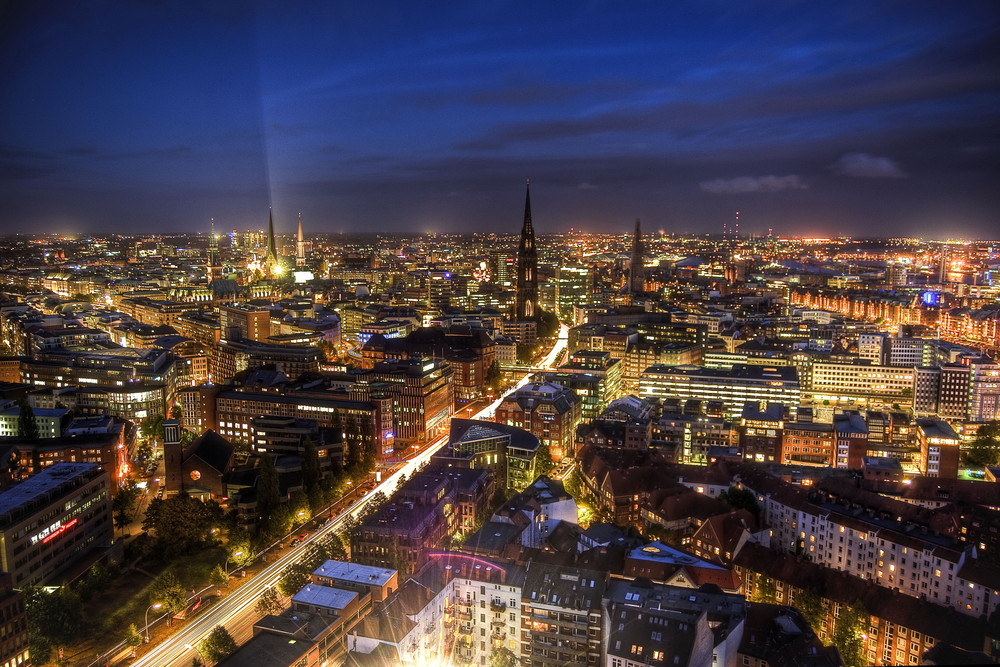 Hamburg während der Dämmerung