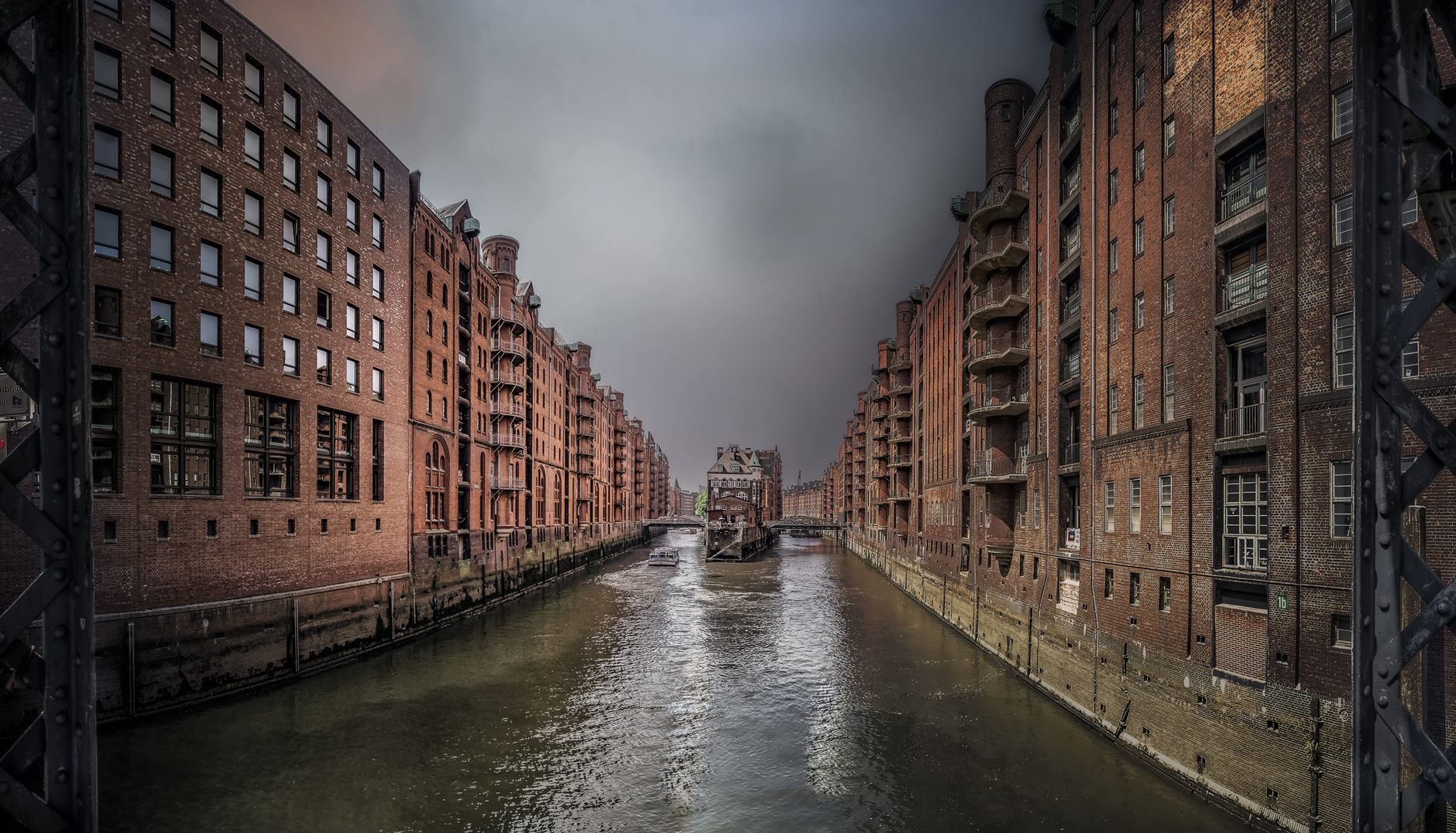 Hamburg - Wasserschlösschen am Zusammenfluss von Wandrahmsfleet und Holländischbrookfleet