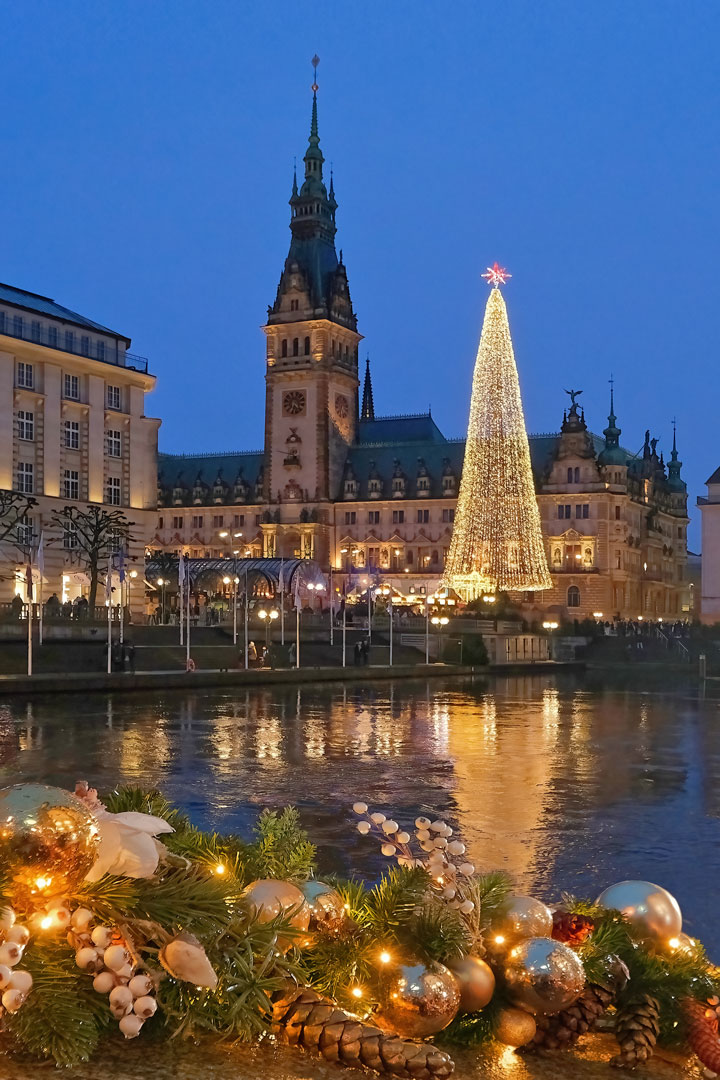 Hamburg, Weihnachtsmarkt auf dem Rathausplatz