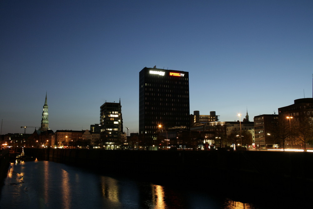 Hamburg zur Blauen Stunde