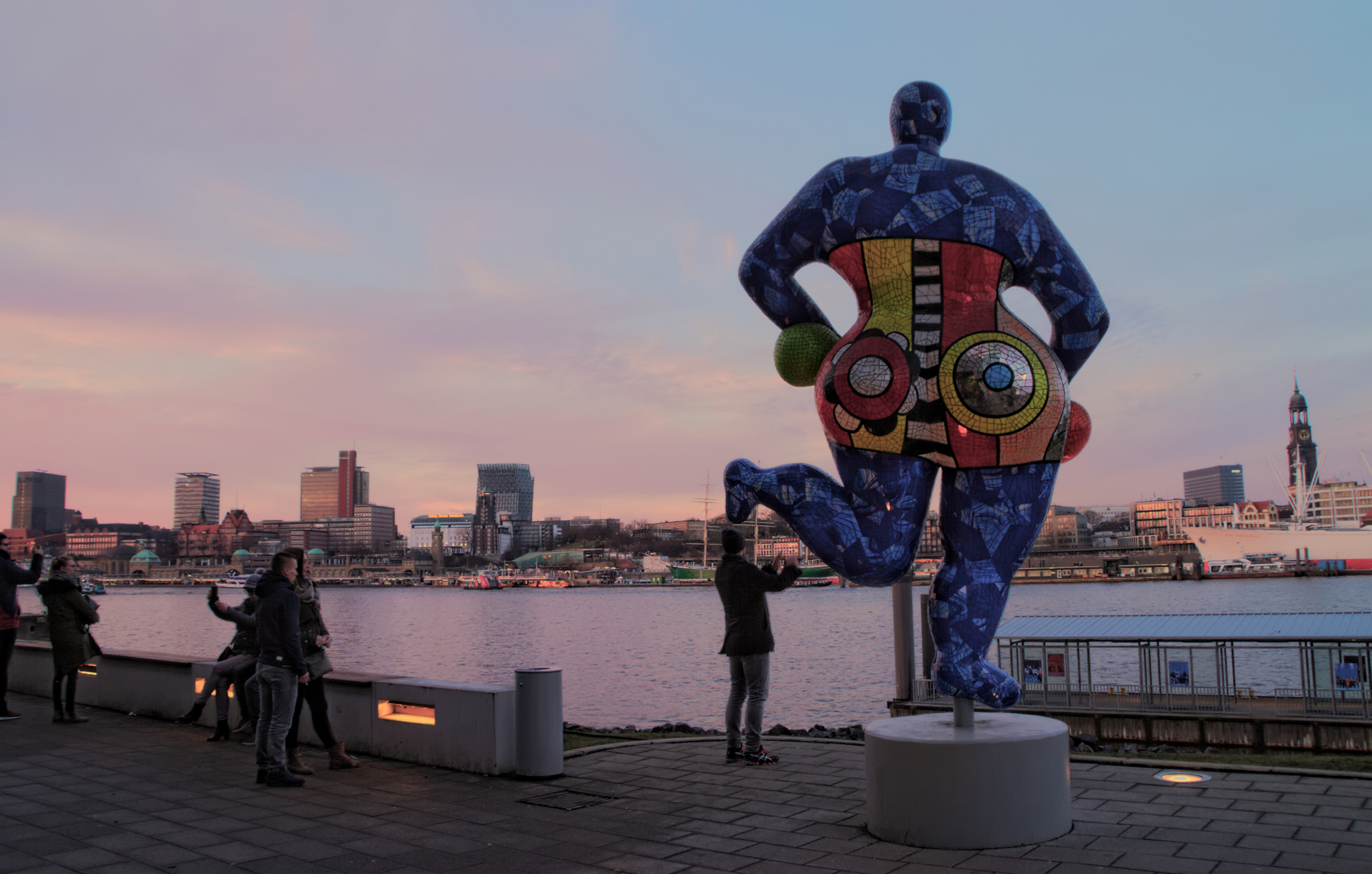 Hamburg_02  Hamburger Hafen - Kunststatue