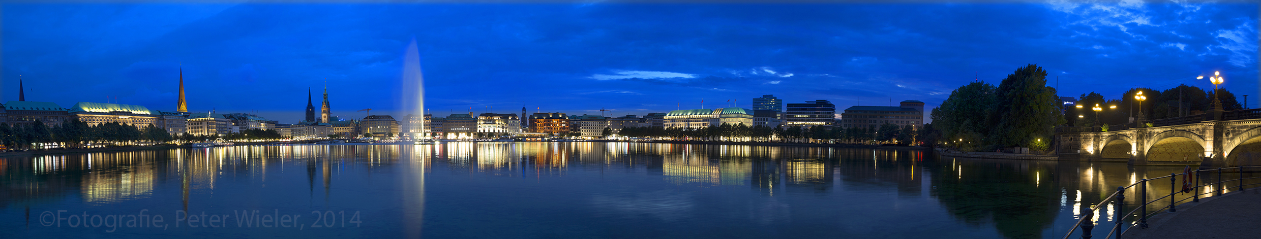 Hamburg...Binnenalster Blaue Stunde