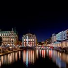 Hamburger Alsterarkaden und Rathaus