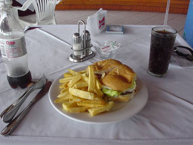 Hamburger auf Roatan