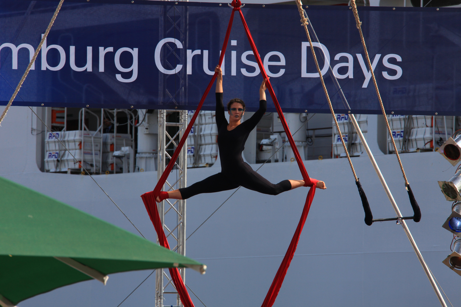 Hamburger Cruise-Days 2015 - vor der MSC Splendida