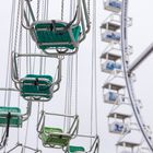 Hamburger Dom '23 on rainy days: "Karussell und Riesenrad"