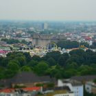 Hamburger Dom mit Feldstrassenbunker und Achterbahn