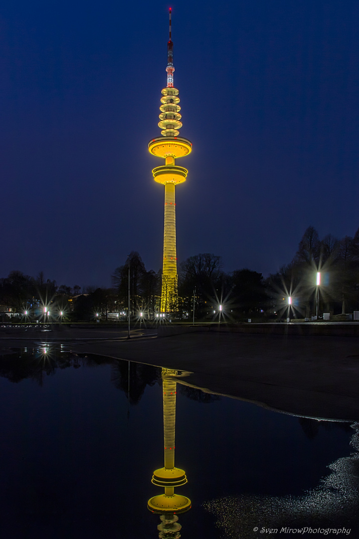 Hamburger Fernsehturm iluminiert