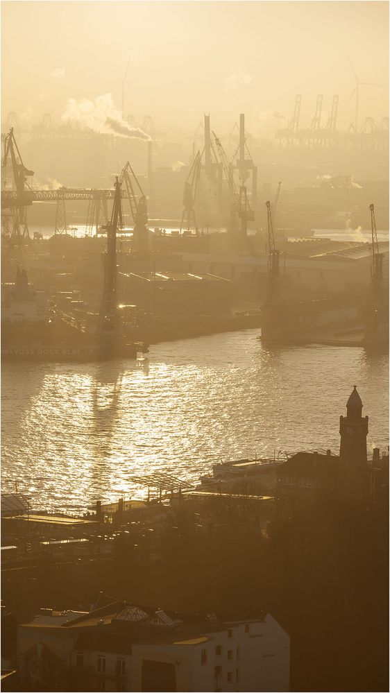 Hamburger Hafen ~ Abendlicht