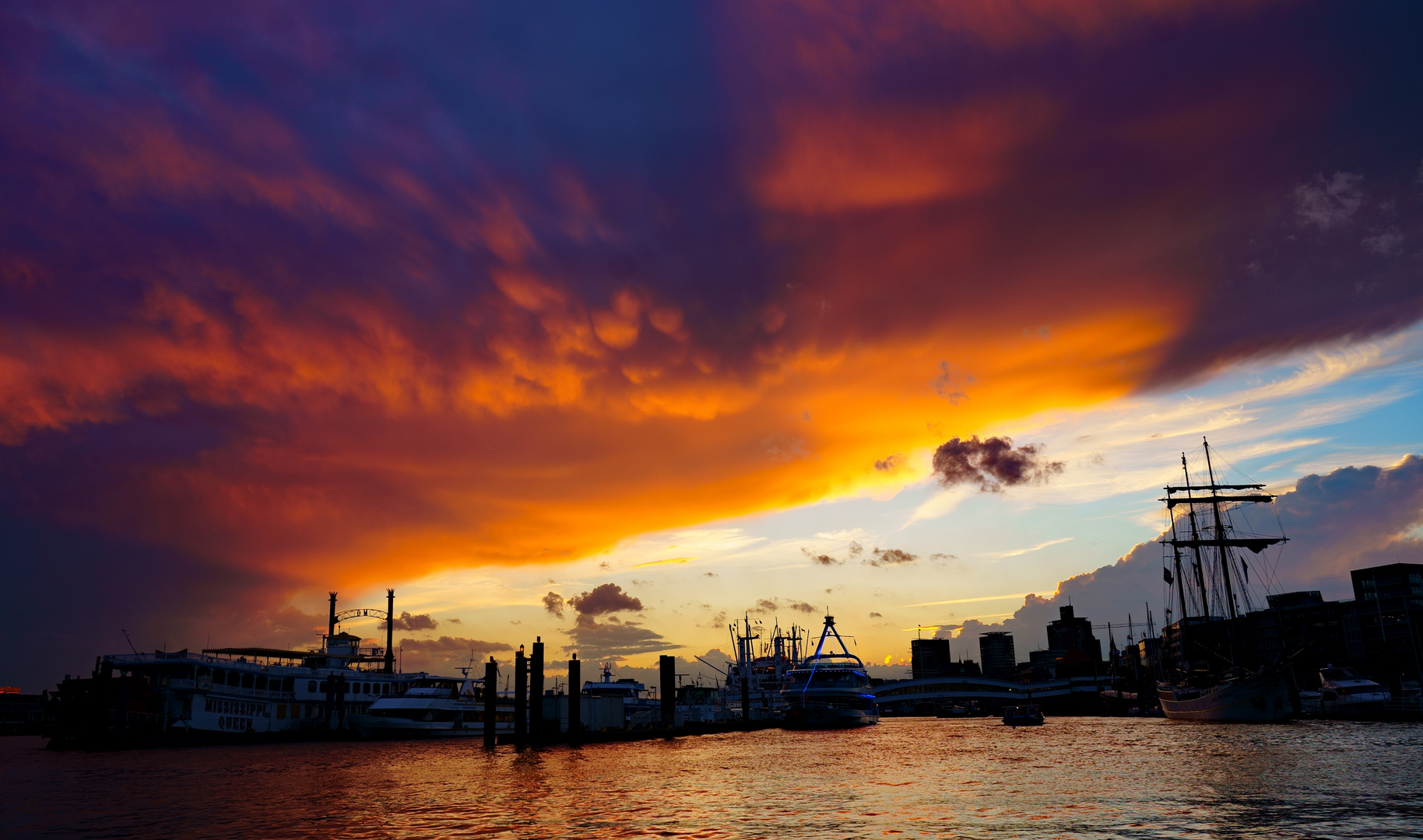 Hamburger Hafen - Abendstimmung