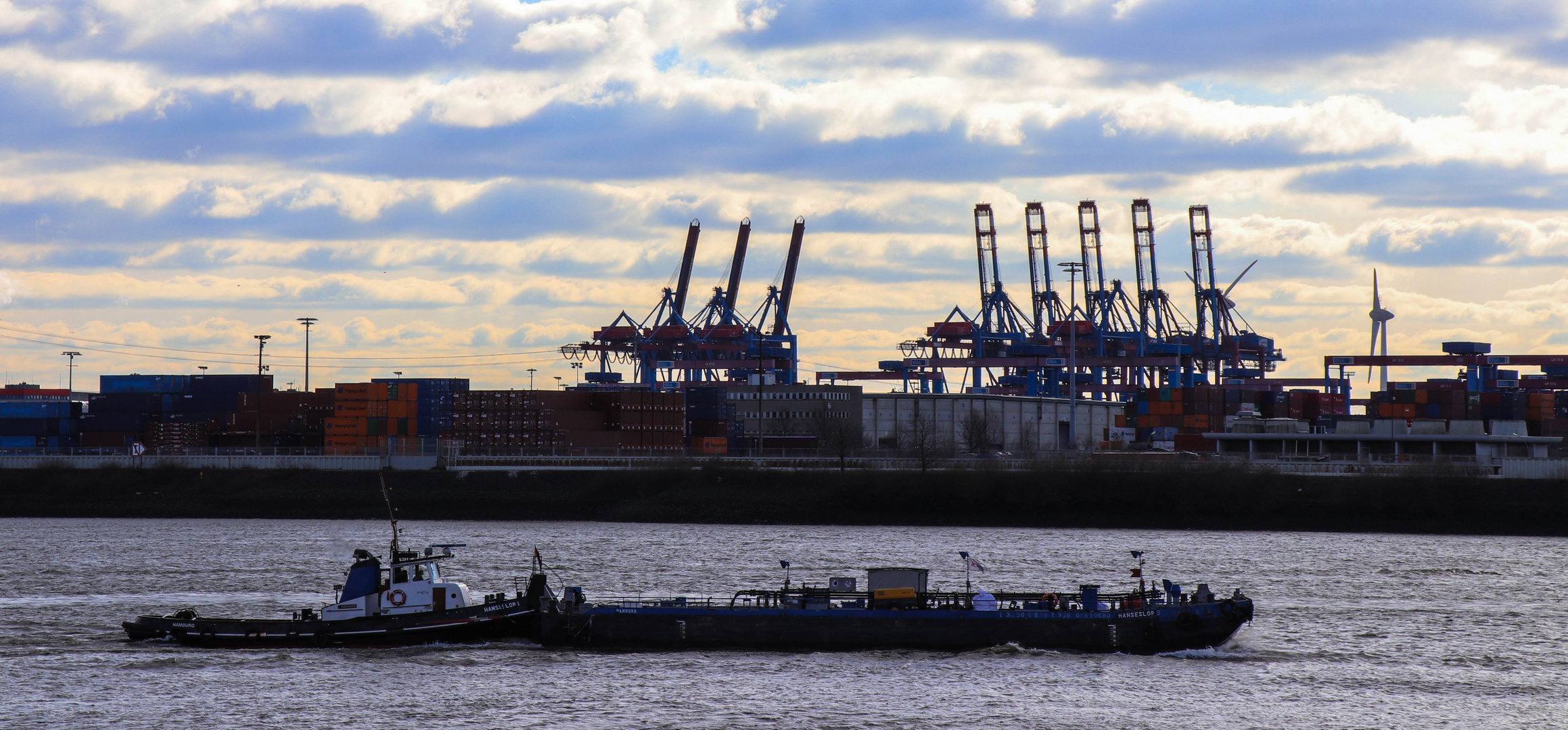 Hamburger Hafen abgeschleppt (1 von 1)