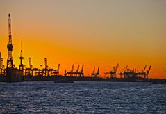 Hamburger Hafen am Abend